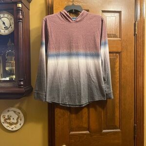 NWT Boys Variegated  Color, Hooded, Long Sleeve Pullover Shirt.  XL.